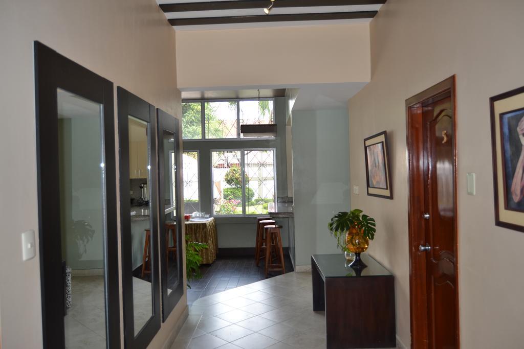 Urdesa Suites Hotel Guayaquil Buitenkant foto